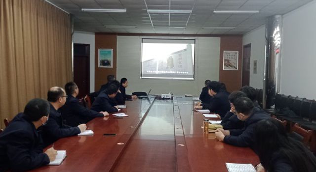 济潍高速第二驻地办组织员工观看 《生命至上 警钟长鸣》安全生产警示教育片