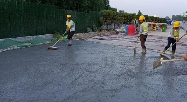 日兰巨菏项目二标段桥面铺装全线顺利完工