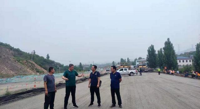 业主代表到博山区海博路水泥稳定碎石施工施工现场检查指导工作